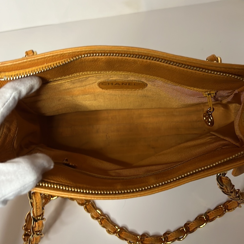 SOLD - CHANEL vintage orange caviar leather shoulder bag - Picture 8 of 16